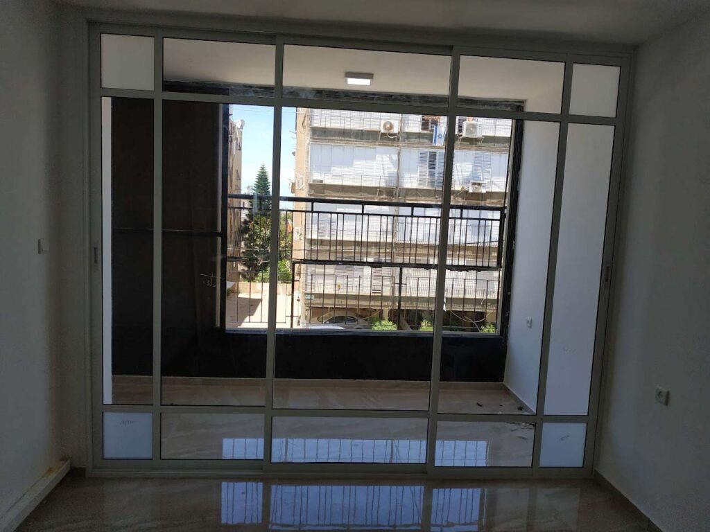 רשתות לחלונות בקרית אונו לאוורור והגנה מושלמים