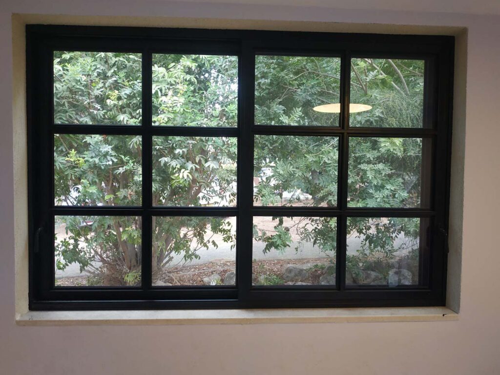רשתות לחלונות ברמת גן בעיצובים מודרניים