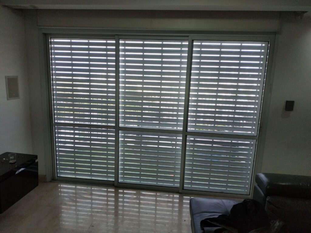 Надежное изготовление и установка двигателя для электрических жалюзи 3 м в Израиле