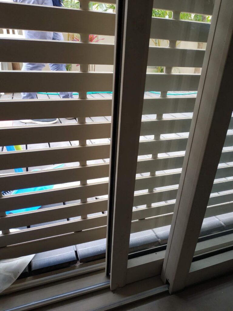 Точная подгонка и установка двигателя для рулонных электрических жалюзи в Израиле